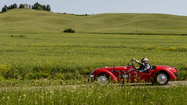 Healey Silverstone rouge, action, profil gch