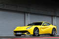 Ferrari F12 Berlinetta jaune 3/4 gauche