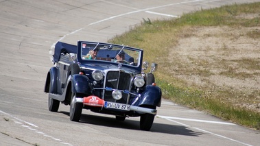 Raid Suisse-Paris 2012 - Maybach SW 38 Cabriolet bleu 3/4 avant droit