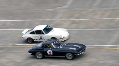 Rallye de Paris Classic 2012 - Chevrolet Corvette C2 bleu 3/4 avant droit filé