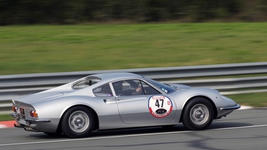 Rallye de Paris Classic 2012 - Ferrari 246 GT Dino gris 3/4 arrière droit filé