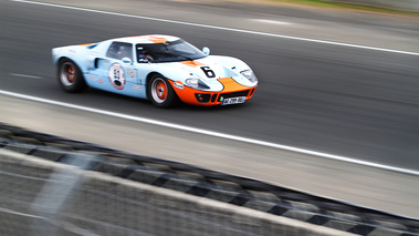 Rallye de Paris Classic 2012 - Ford GT40 Gulf 3/4 avant droit filé vue de haut