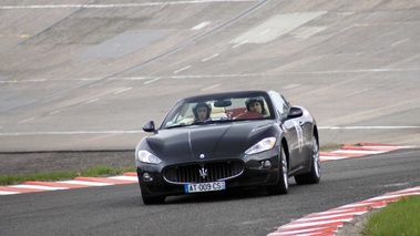 Rallye de Paris Classic 2012 - Maserati GranCabrio anthracite 3/4 avant gauche