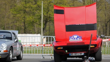 Rallye de Paris Classic 2012 - Maserati Khamsin rouge face avant capot ouvert