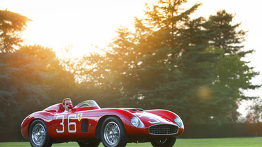 Salon Privé 2017 - Concours Masters - Ferrari 500 TR rouge 3/4 avant droit