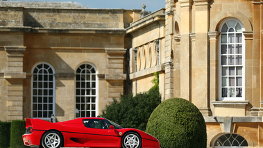 Salon Privé 2017 - Concours Masters - Ferrari F50 rouge profil