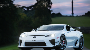 Salon Privé 2017 - Pirelli Prestige & Performance Competition - Lexus LFA Nurburgring Edition blanc 3/4 avant gauche