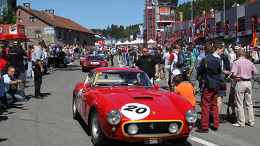 Ferrari 250 GT Berlinetta, rouge, 3-4 avd, paddock