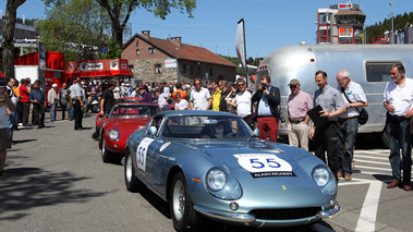 Ferrari 275 GTB, gris, 3-4 avd, paddock