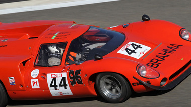 Lola T70, rouge, action, 3-4 avd détail