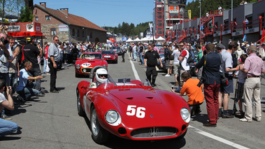 Maserati 300S, rouge, 3-4 avd, paddock