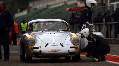 Porsche 356 grise, Pit Lane, face