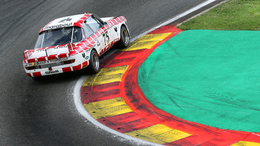 Spa Classic 2017 - BMW blanc/rouge 3/4 arrière droit vue de haut