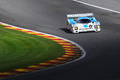 Spa Classic 2017 - Porsche 956 blanc/bleu 3/4 avant droit vue de haut