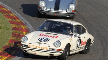 Porsche 911, blanche, glisse, 3-4 avg plongée