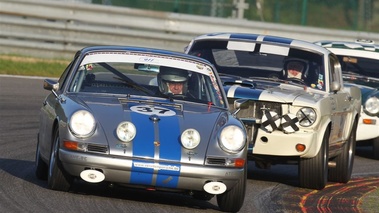 Porsche 911, gris+bleu, action face