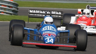 Tyrrell, bleu, action face