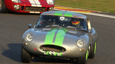 Jaguar Type E gris, action face