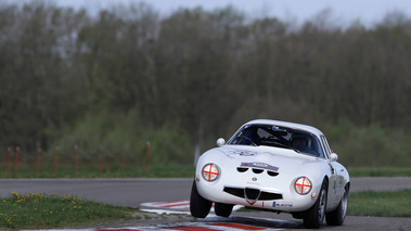 Tour Auto 2012 - Alfa Romeo TZ1 blanc 3/4 avant gauche penché