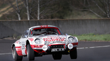 Tour Auto 2012 - Alpine A110 blanc/rouge 3/4 avant droit