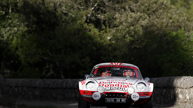 Tour Auto 2012 - Alpine A110 blanc/rouge face avant