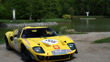 Tour Auto 2012 - Ford GT40 jaune 3/4 avant droit