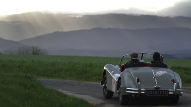 Tour Auto 2012 - Jaguar XK120 Roadster anthracite 3/4 arrière gauche