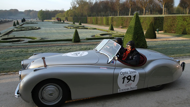 Tour Auto 2012 - Jaguar XK120 Roadster gris profil