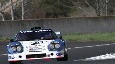 Tour Auto 2012 - Ligier JS2 blanc/bleu face avant penché