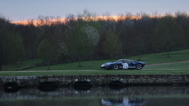 Tour Auto 2013 - Ford GT40 bleu 3/4 avant gauche