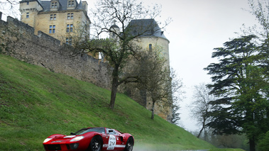 Tour Auto 2013 - Ford GT40 rouge 3/4 avant gauche