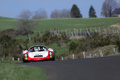 Tour Auto 2013 - Porsche 910 blanc/rouge face avant penché