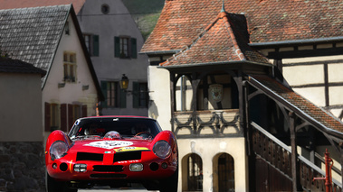 Ferrari 250 GT Breadvan rouge face avant