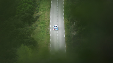 Tour Auto 2016 - BMW 3.0 CSL blanc face avant vue de haut