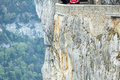 Tour Auto 2016 - Porsche 356 rouge face avant debout