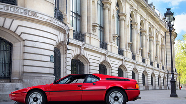 Tour Auto 2017 - BMW M1 rouge profil