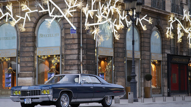 Traversée de Paris 2012 - Cadillac bleu 3/4 avant gauche