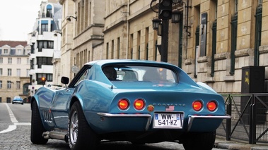 Traversée de Paris 2012 - Chevrolet Corvette C3 bleu 3/4 arrière gauche