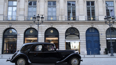 Traversée de Paris 2012 - Citroën Traction noir filé