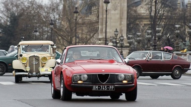 Traversée de Paris 2013 - Alfa Romei Junior Zagato rouge face avant 