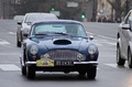 Traversée de Paris 2013 - Aston Martin DB4 bleu face avant