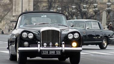 Traversée de Paris 2013 - Bentley S3 Continental DHC noir face avant