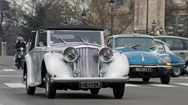 Traversée de Paris 2013 - Jaguar SS Cabriolet gris 3/4 avant droit