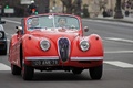 Traversée de Paris 2013 - Jaguar XK120 Roadster rouge face avant