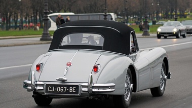 Traversée de Paris 2013 - Jaguar XK140 Roadster gris 3/4 arrière droit