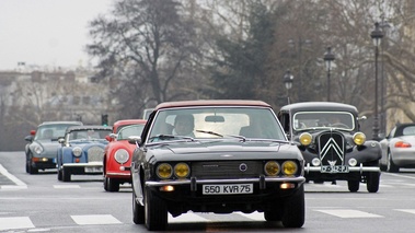 Traversée de Paris 2013 - Jensen Interceptor Convertible noir face avant