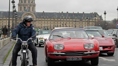 Traversée de Paris 2013 - Lamborghini 400 GT rouge face avant