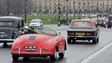 Traversée de Paris 2013 - Porsche 356 Cabriolet rouge 3/4 arrière droit