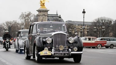 Traversée de Paris 2013 - Rolls Royce Silver Cloud noir 3/4 avant droit