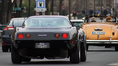 Chevrolet Corvette C3 noir face arrière